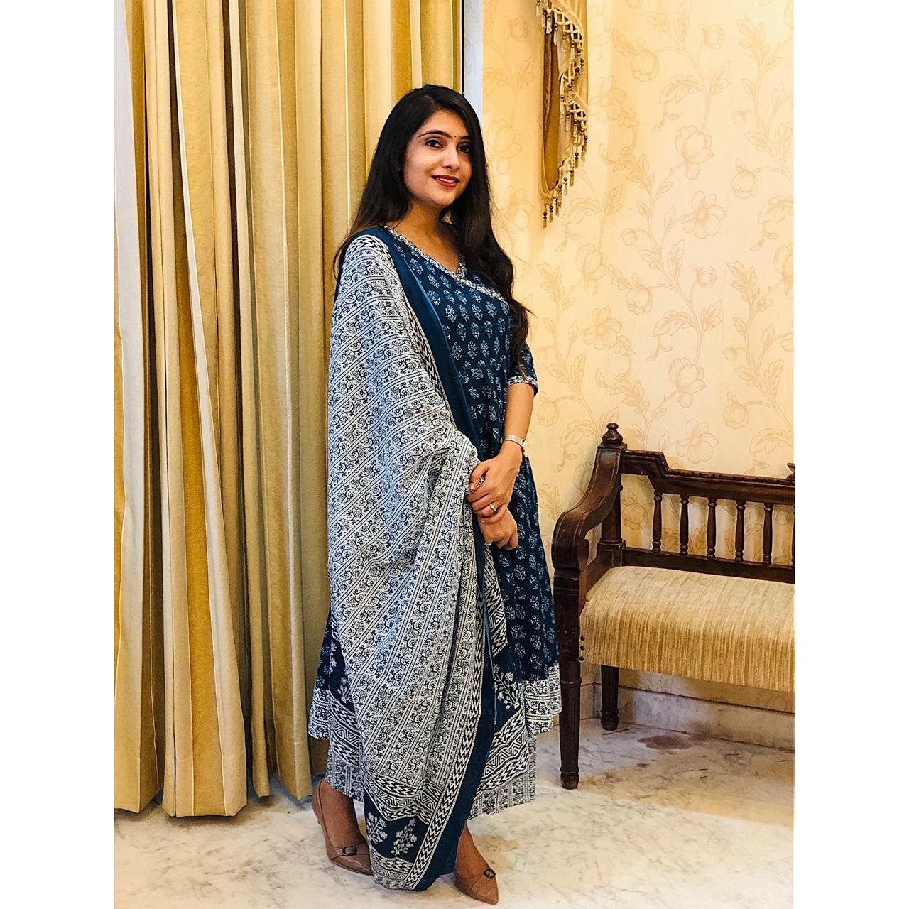 Women Blue Printed Viscose Rayon Kurta And Palazzo Set
