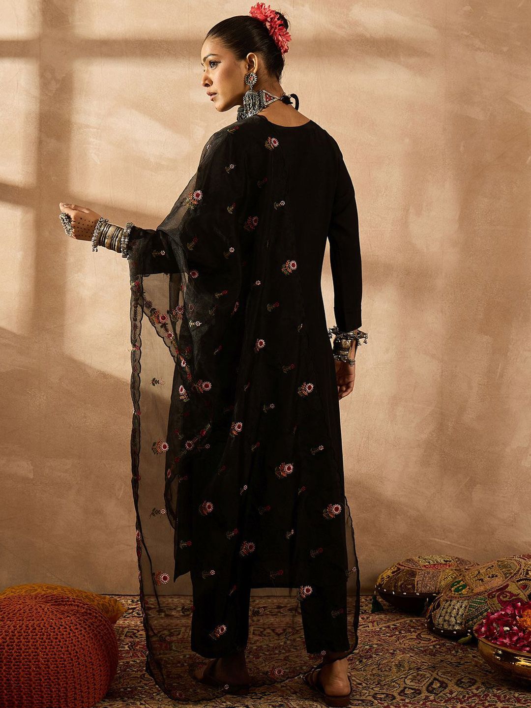 Dhiyona IE Women Floral Embroidered Regular Thread Work Kurta with Trousers & With Dupatta