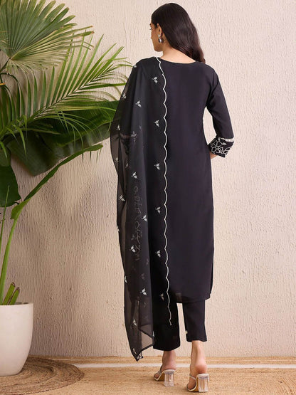 Women Floral Embroidered Regular Thread Work Kurta with Trousers & With Dupatta