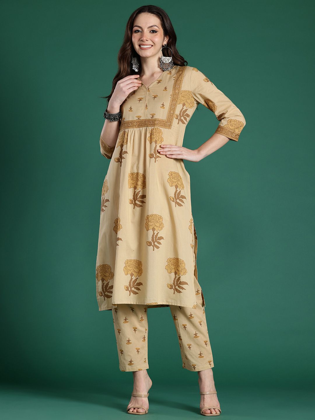 Dhiyona IE Women Floral Printed Pure Cotton Kurta with Trousers