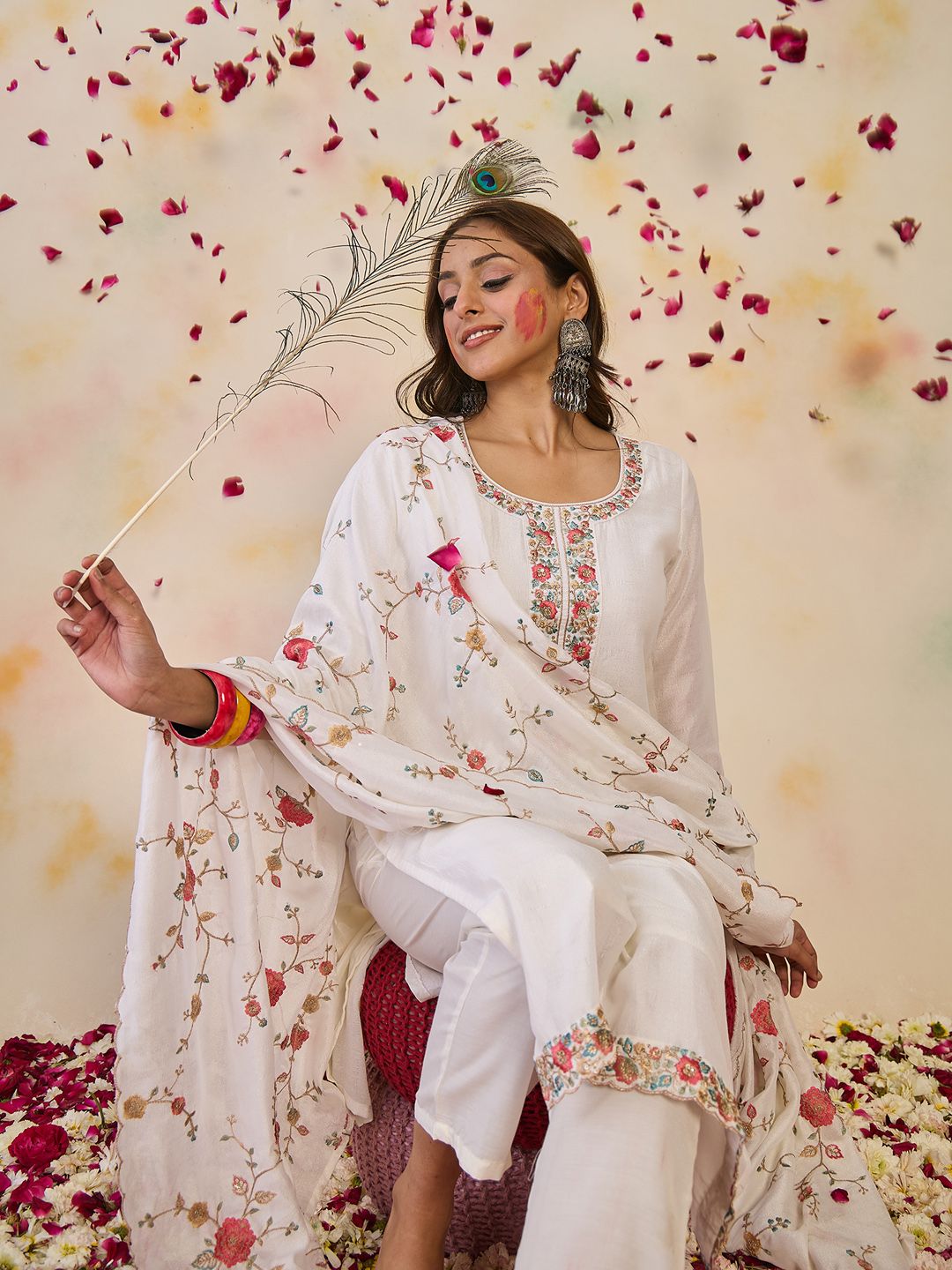 Women Floral Embroidered Regular Thread Work Kurta with Trousers & With Dupatta