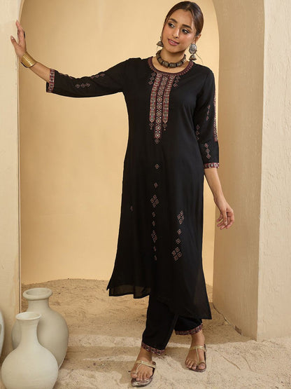 Women Ethnic Motifs Embroidered Regular Thread Work Kurta Sets