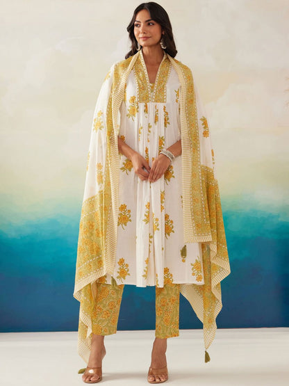 Dhiyona IE Women Floral Printed Pleated Beads and Stones Pure Cotton Kurta with Trousers & With Dupatta