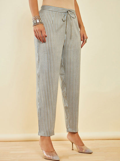 Dhiyona SO Women's Grey Floral Printed Regular Gotta Patti Kurta With Trousers