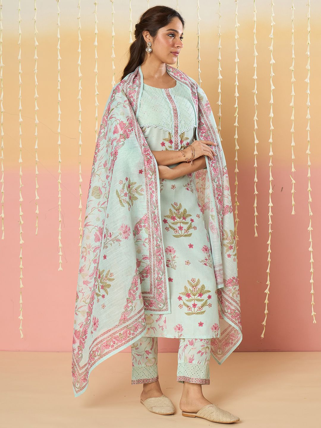 Women Floral Printed Regular Kurta with Trousers & Dupatta