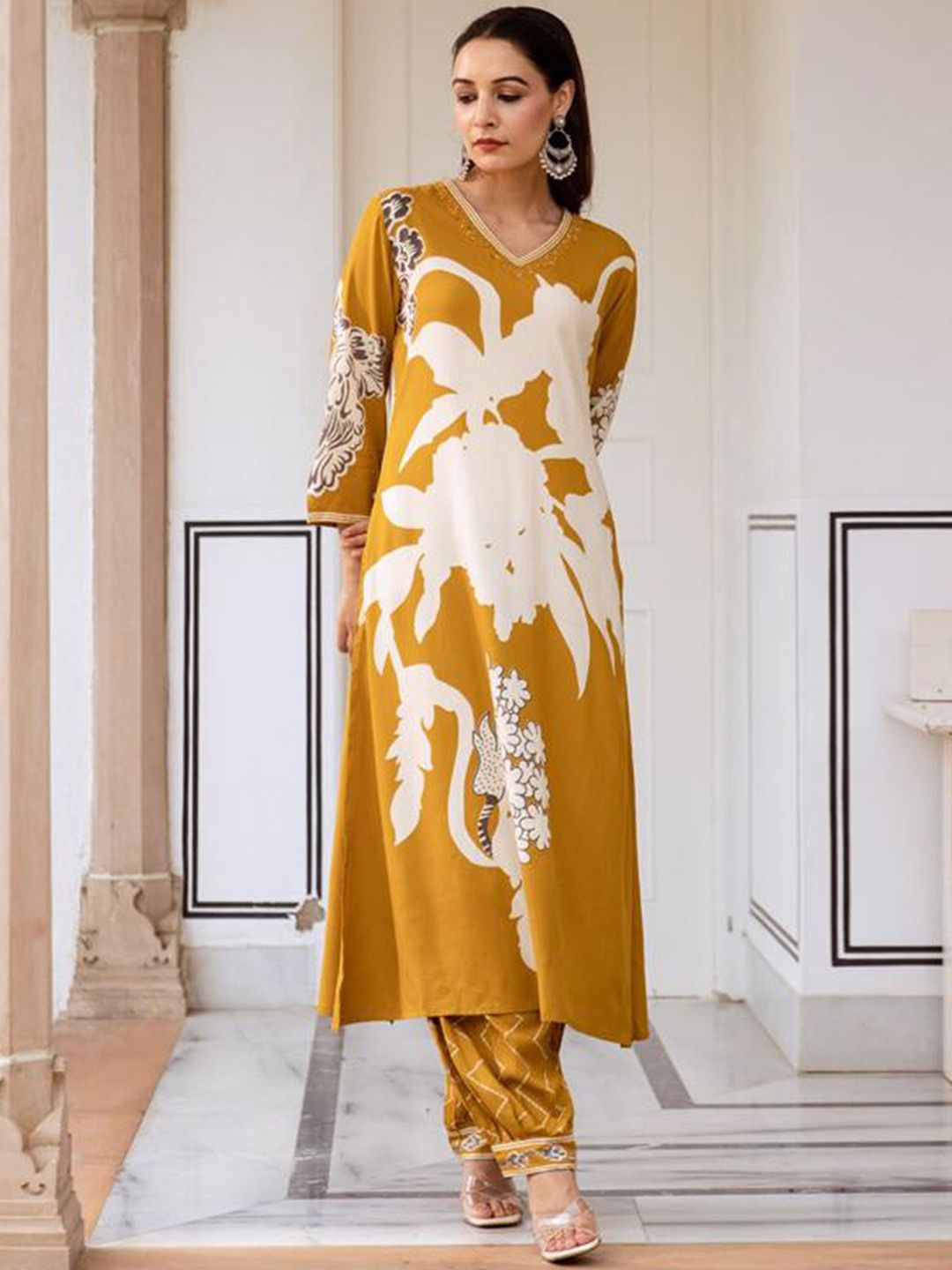 Dhiyona IE Floral Printed Three-Quarter Sleeves A-Line Tunic With Trouser