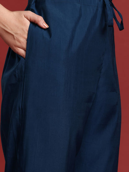 Dhiyona IE Floral Embroidered Panelled Thread Work Kurta with Trousers