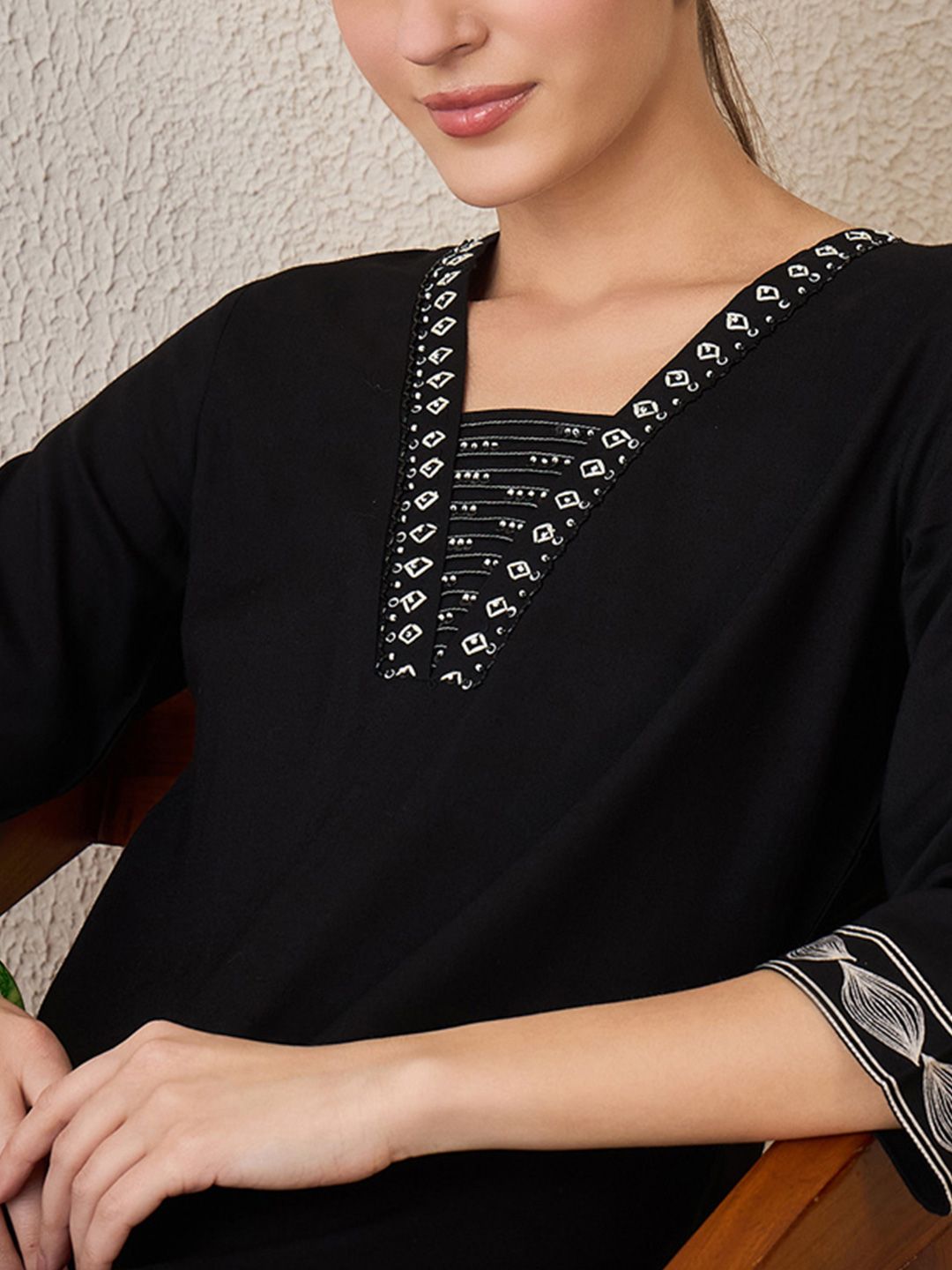 Floral Printed V-Neck A-Line Kurta With Trousers