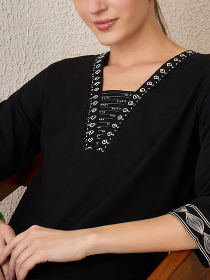 Floral Printed V-Neck A-Line Kurta With Trousers