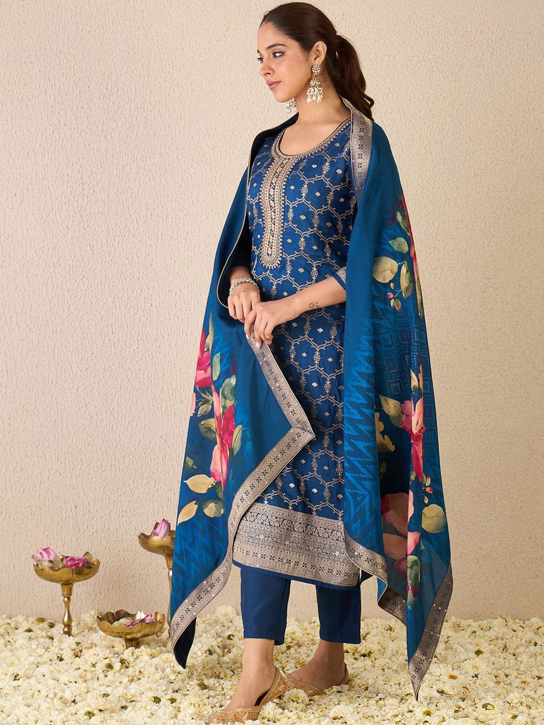 Women Ethnic Motifs Embroidered Regular Kurta with Trousers & With Dupatta