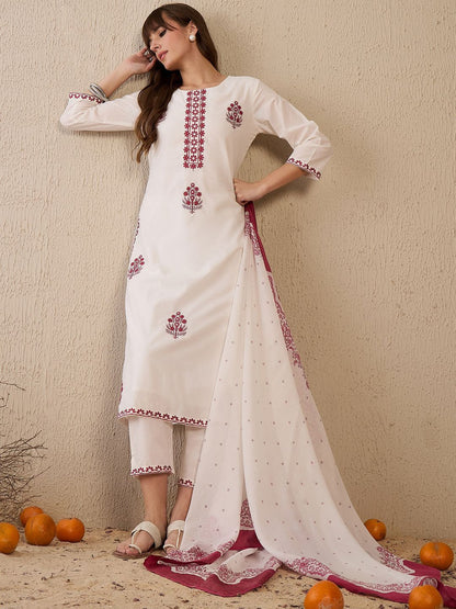 Dhiyona IE Women Floral Embroidered Regular Thread Work Pure Cotton Kurta with Trousers & With Dupatta
