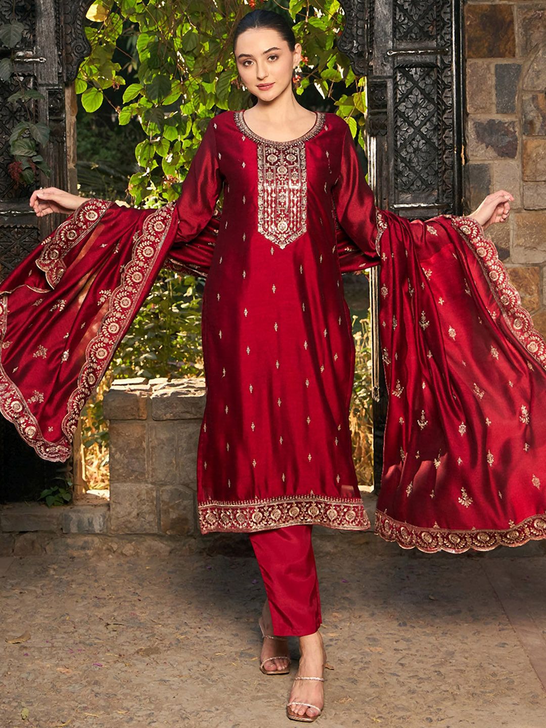 Dhiyona IE Ethnic Motifs Embroidered Round Neck Thread Work Kurta with Trousers & Dupatta