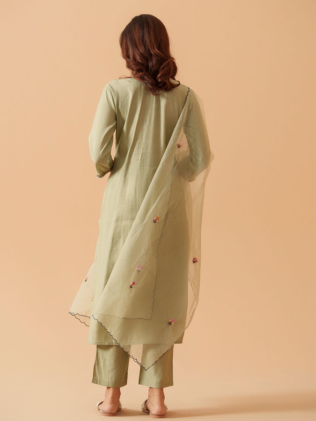 Dhiyona PD Women Women Floral Embroidered Kurta with Trousers & Dupatta