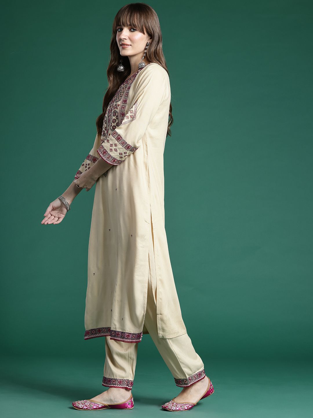 Ethnic Motifs Embroidered Thread Work Kurta with Trousers & With Dupatta