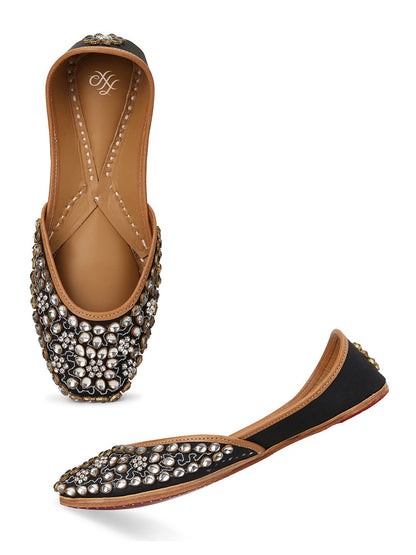 Dhiyona HOP Embellished Ethnic Mojaris