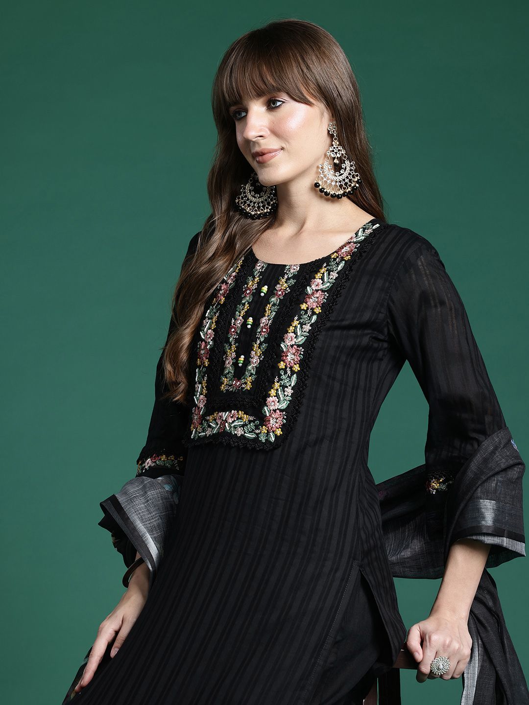Floral Embroidered Thread Work Linen Kurta With Trousers & Dupatta
