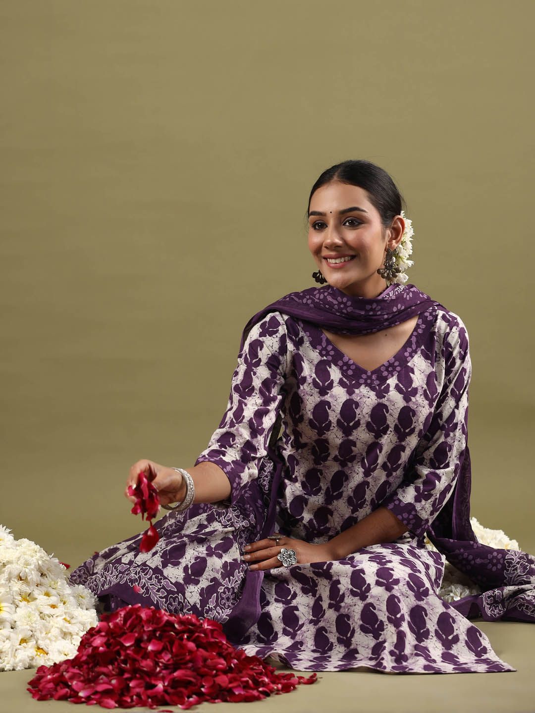 Dhiyona IE V-Neck Paisley Printed Regular Pure Cotton Kurta Set