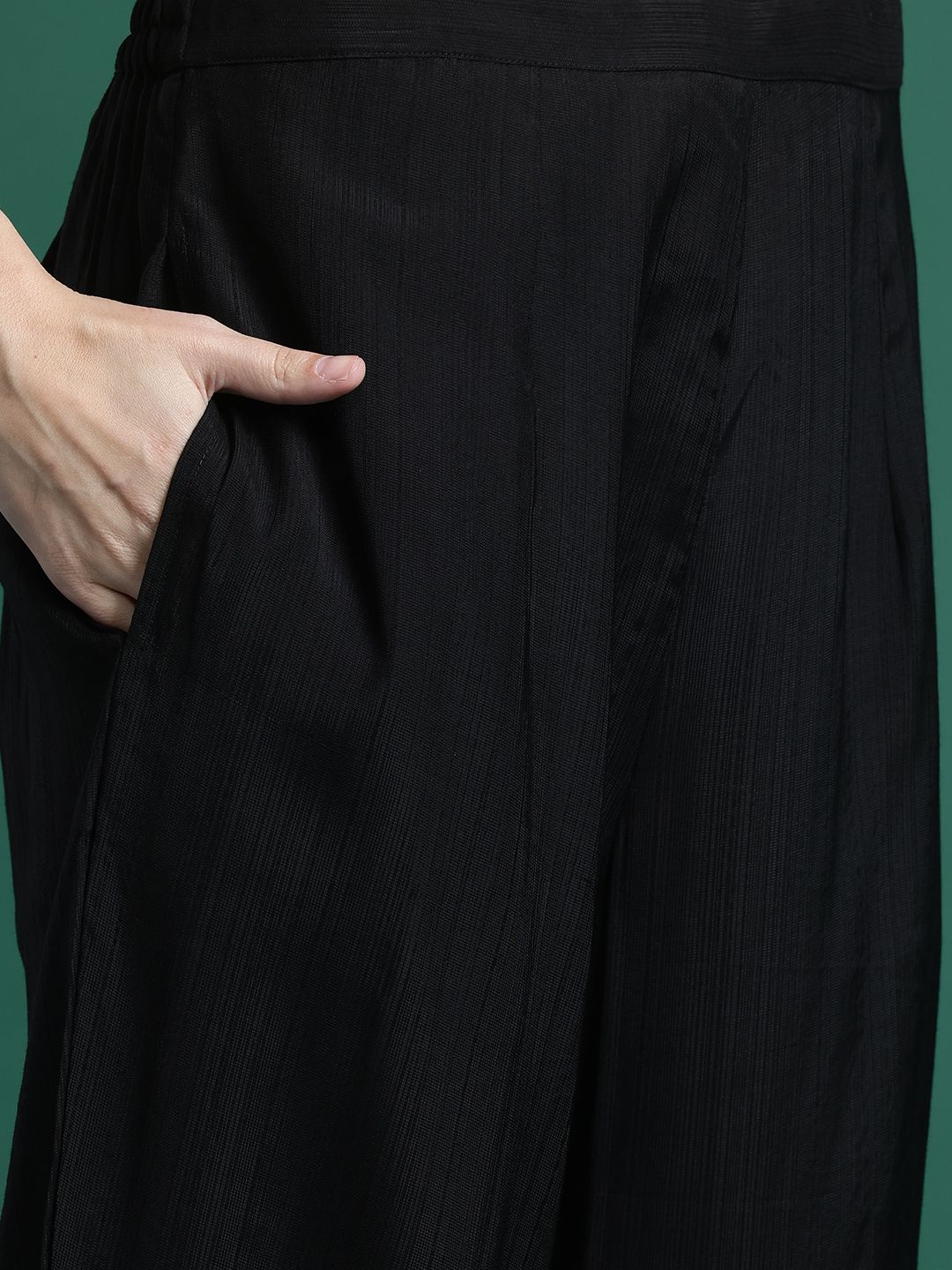 Ethnic Motifs Embroidered Thread Work Kurta with Trousers