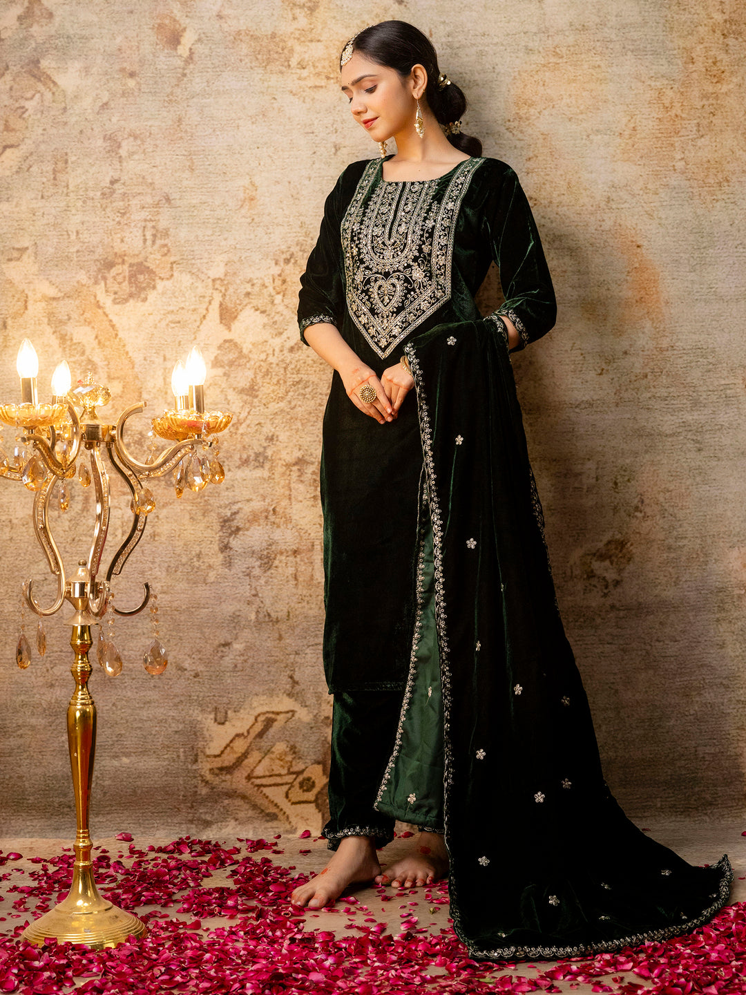 Dhiyona VV Women's Velvet Kurta Pant Dupatta Set