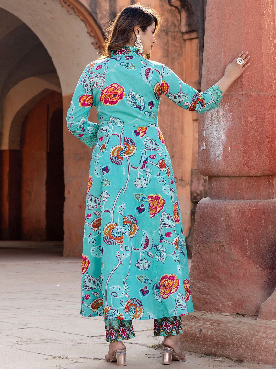 Women Floral Printed Beads and Stones Pure Cotton Kurta with Trousers & Dupatta
