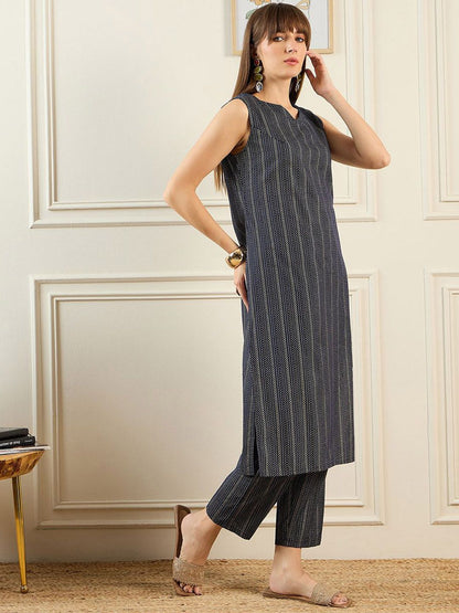 Dhiyona IE Geometric Printed V-Neck Pure Cotton Straight Kurta With Trousers