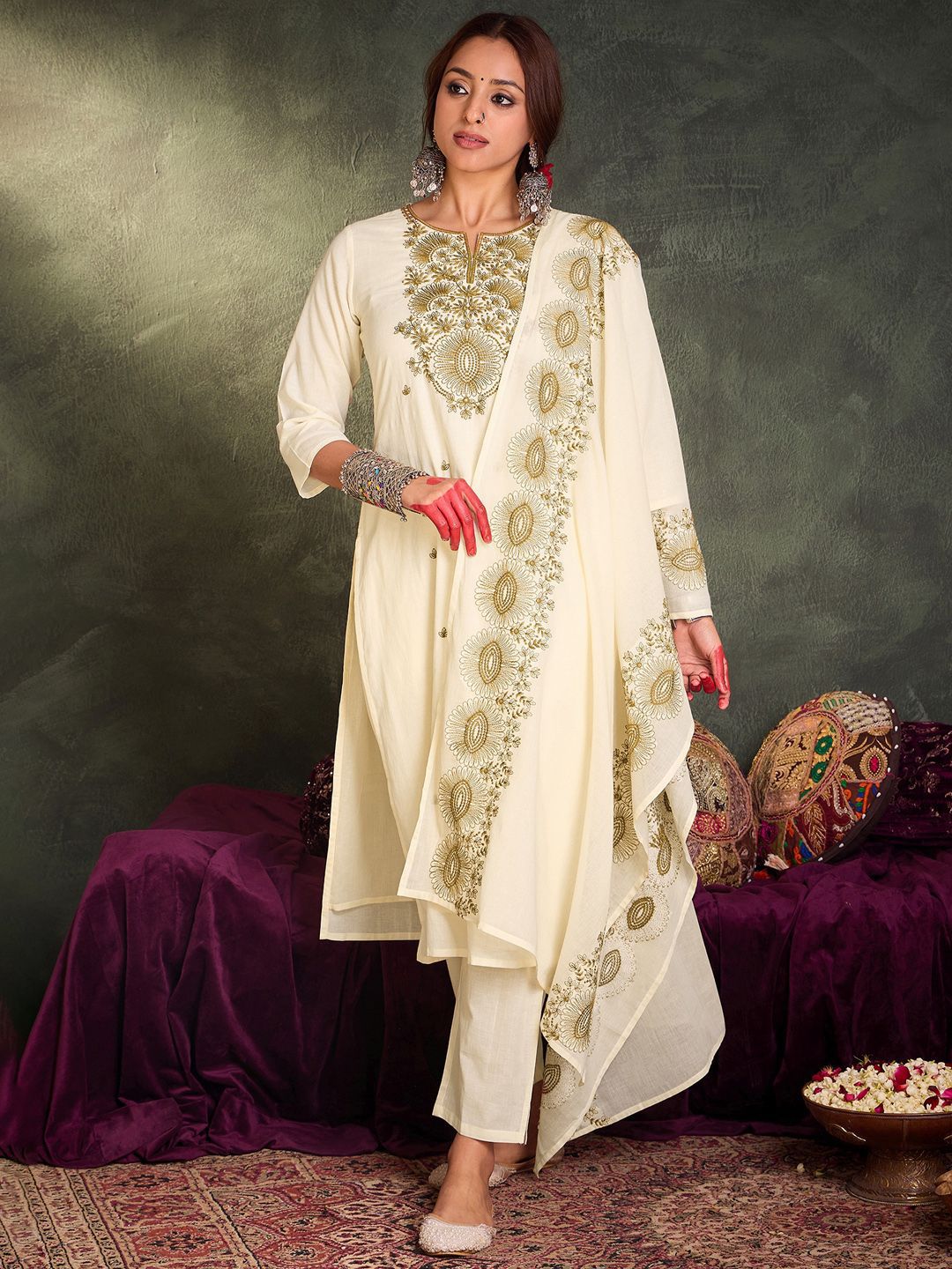 Floral Embroidered Thread Work Pure Cotton Kurta With Trousers & Dupatta