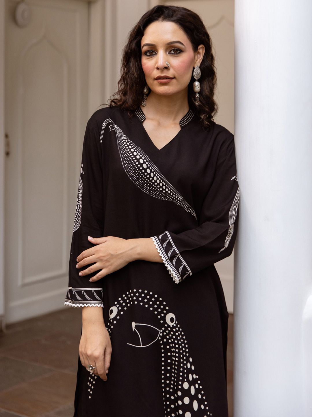 Floral Printed Mandarin Collar Straight Kurta With Trousers