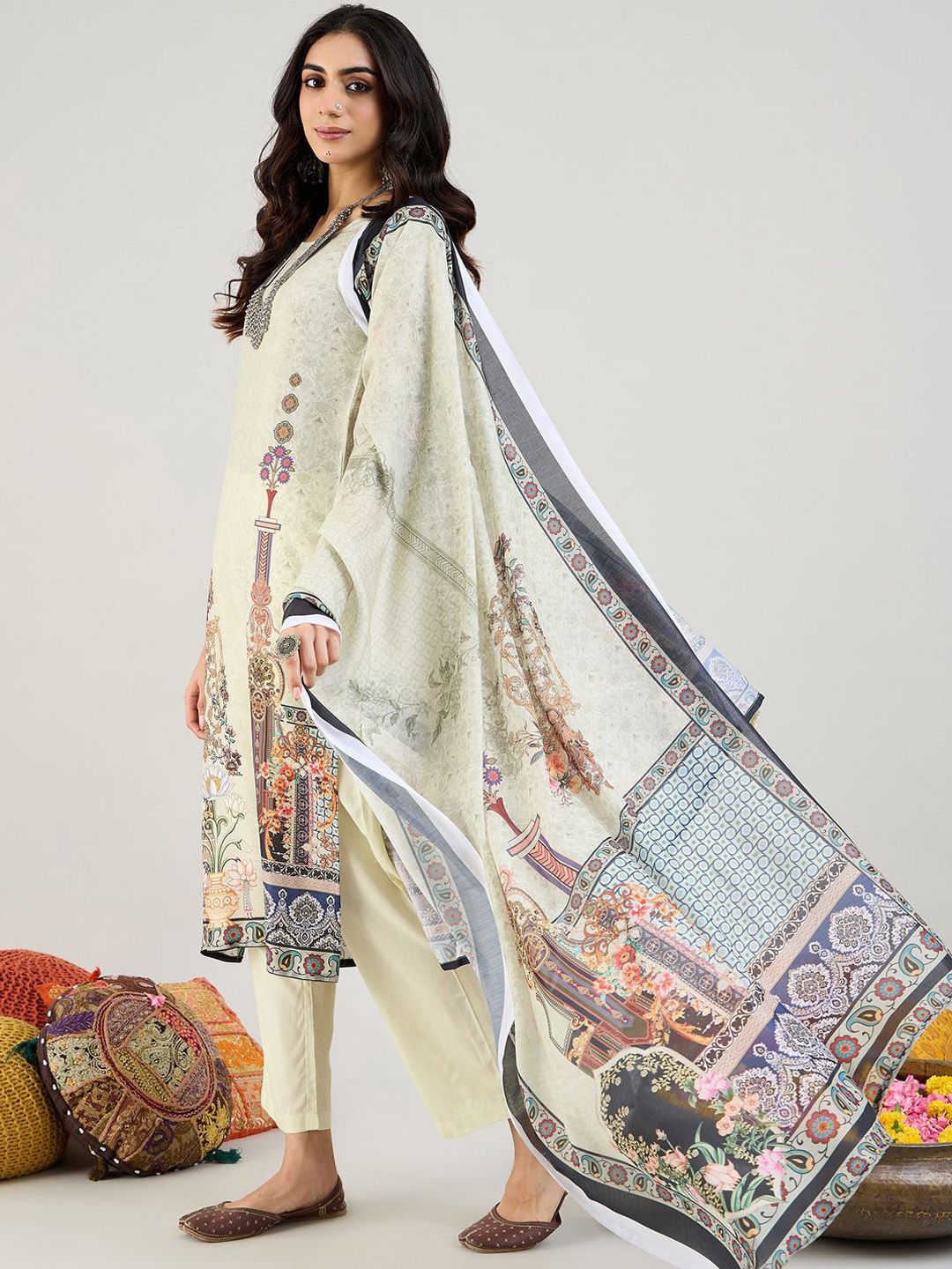 Dhiyona IE Green Floral Printed Straight Kurta with Trousers & Dupatta