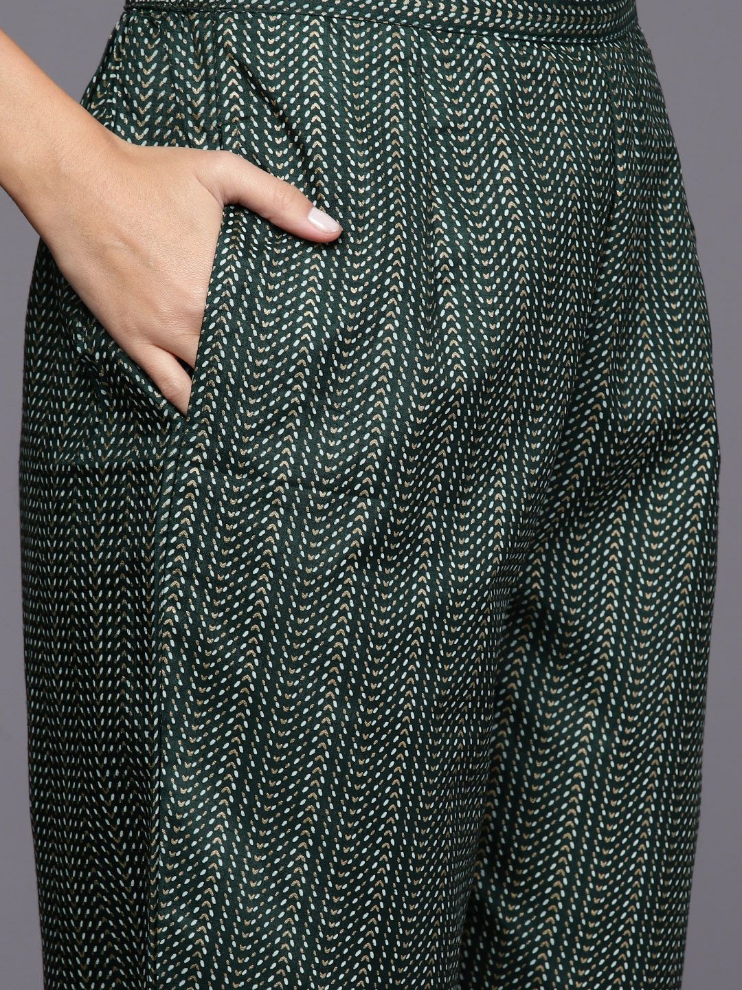 Dhiyona IE Women Printed Regular Kurta with Trousers