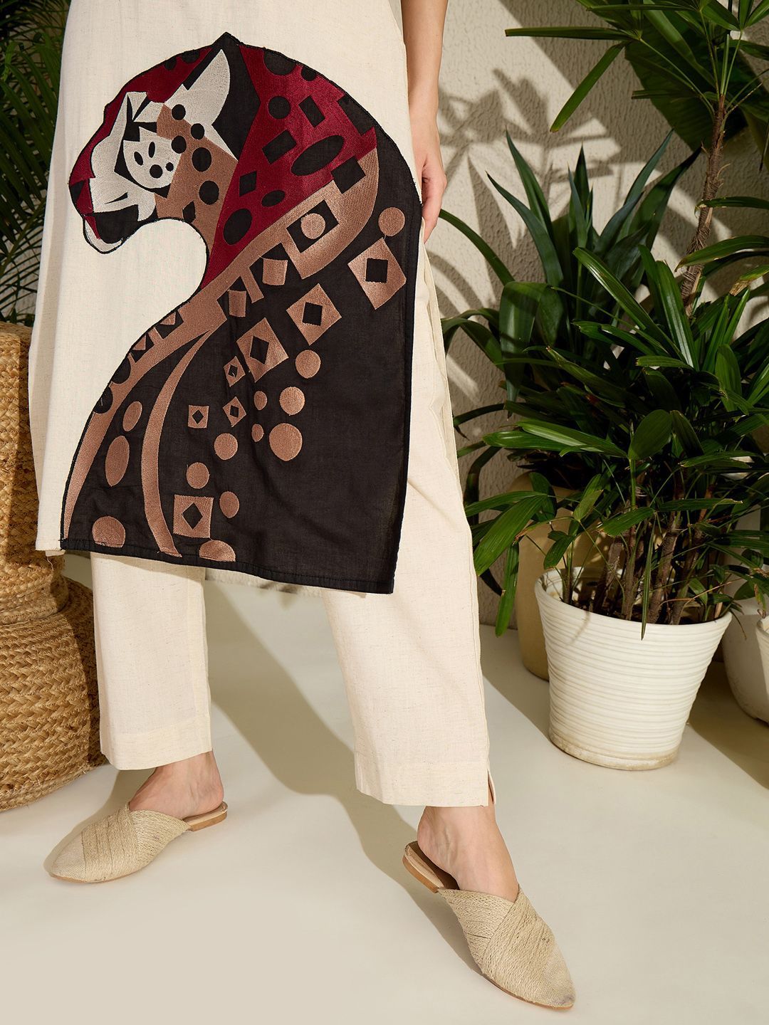 Animal Embroidered Thread Work Pure Cotton Kurta with Palazzos