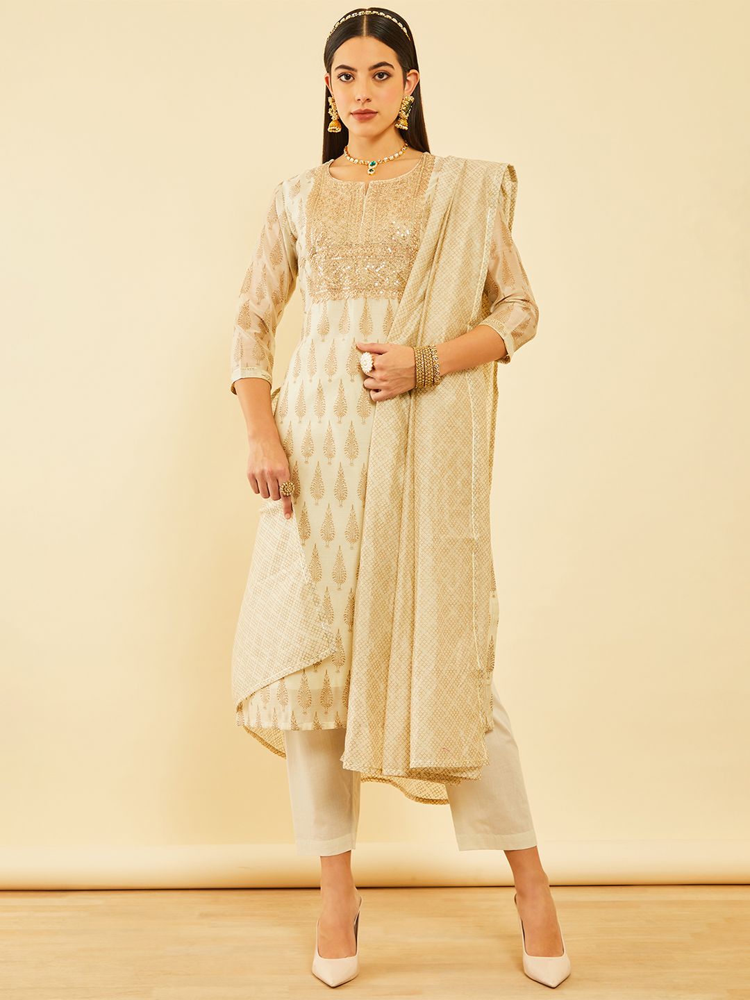 Dhiyona SO Women's Women Floral Printed Chanderi Silk Straight Kurta With Trousers & Dupatta