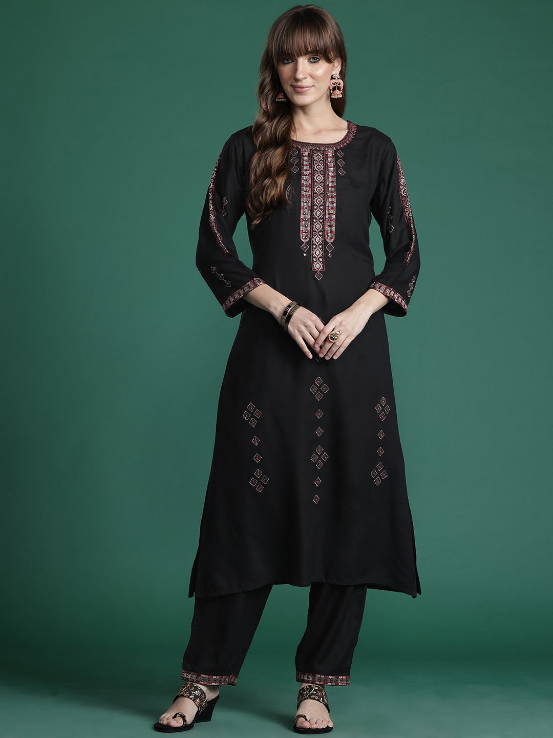 Ethnic Motifs Embroidered Thread Work Kurta with Trousers