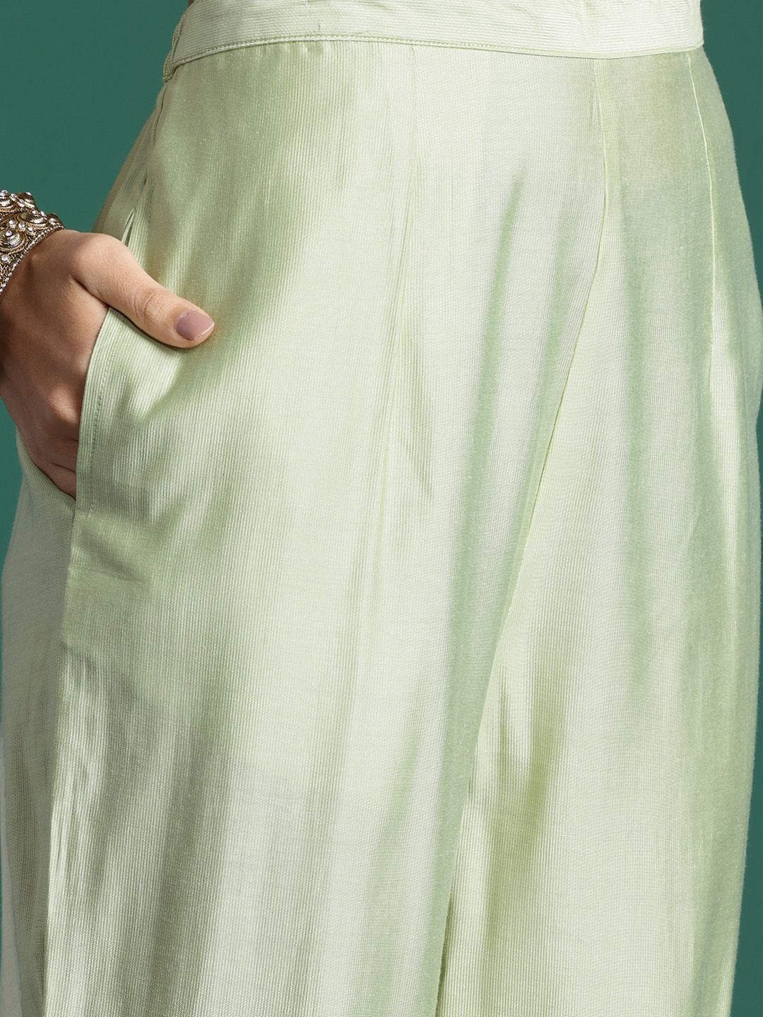 Dhiyona IE Floral Embroidered Thread Work Kurta With Trousers & Dupatta