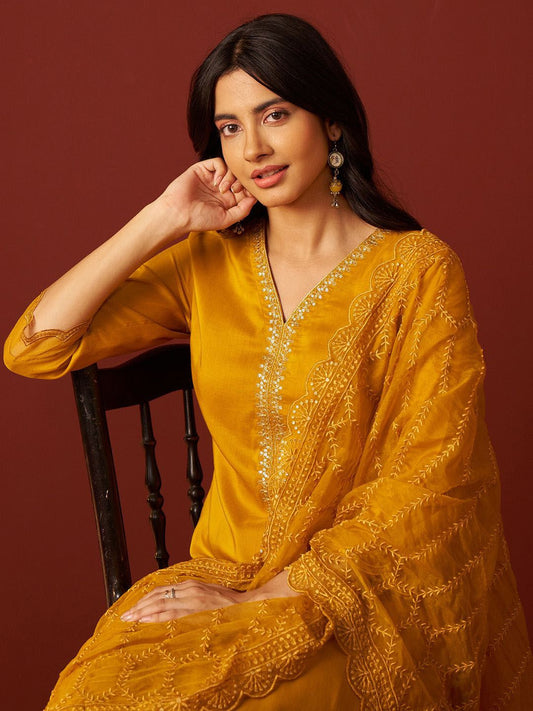 Dhiyona IE Women Floral Embroidered Kurta with Trousers & Dupatta