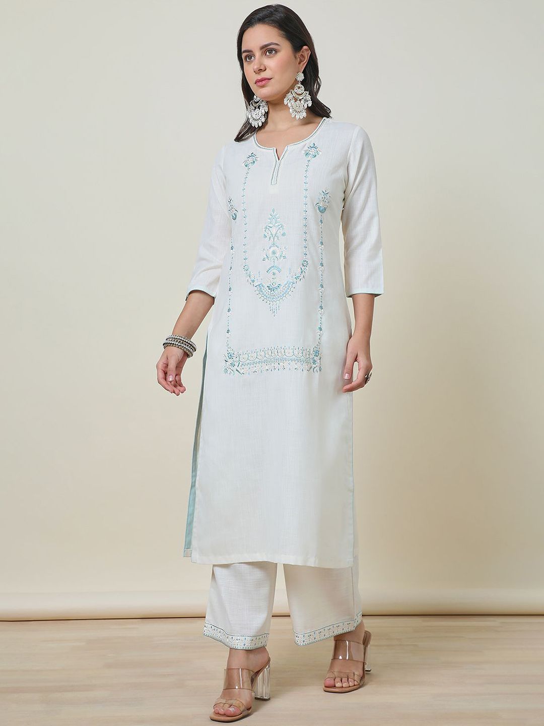 Dhiyona SO Women's Embroidered Kurta Set With Thread Work