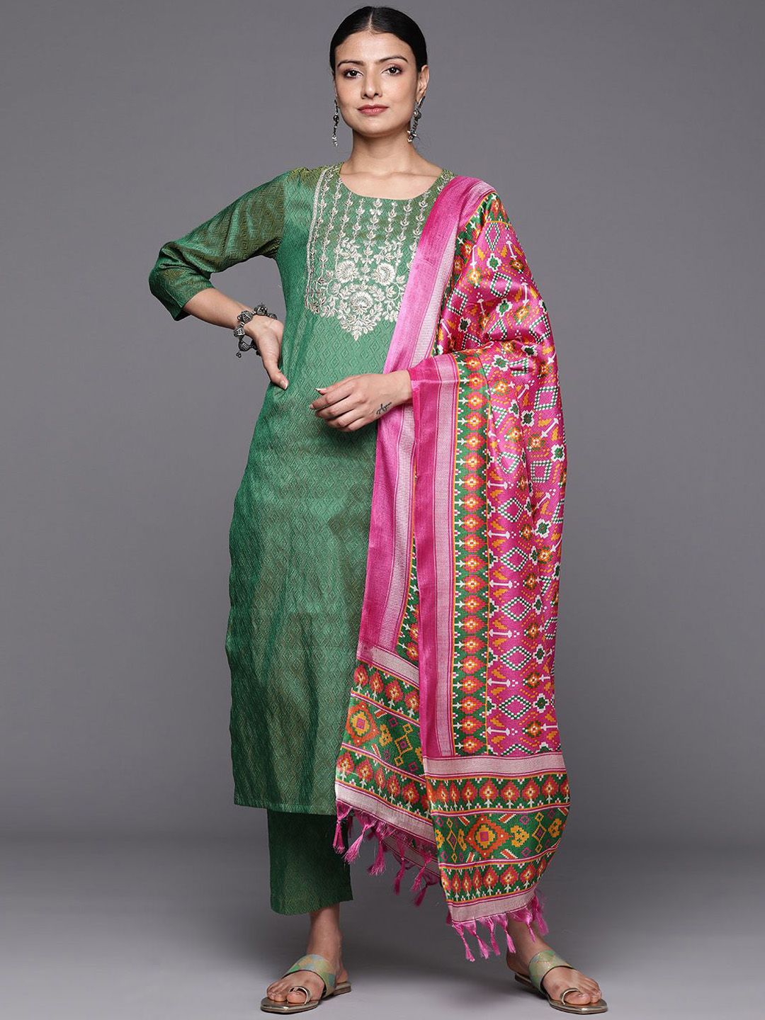 Dhiyona VA Women'sGeometric Woven Design Thread Work Straight Kurta With Trousers & Dupatta