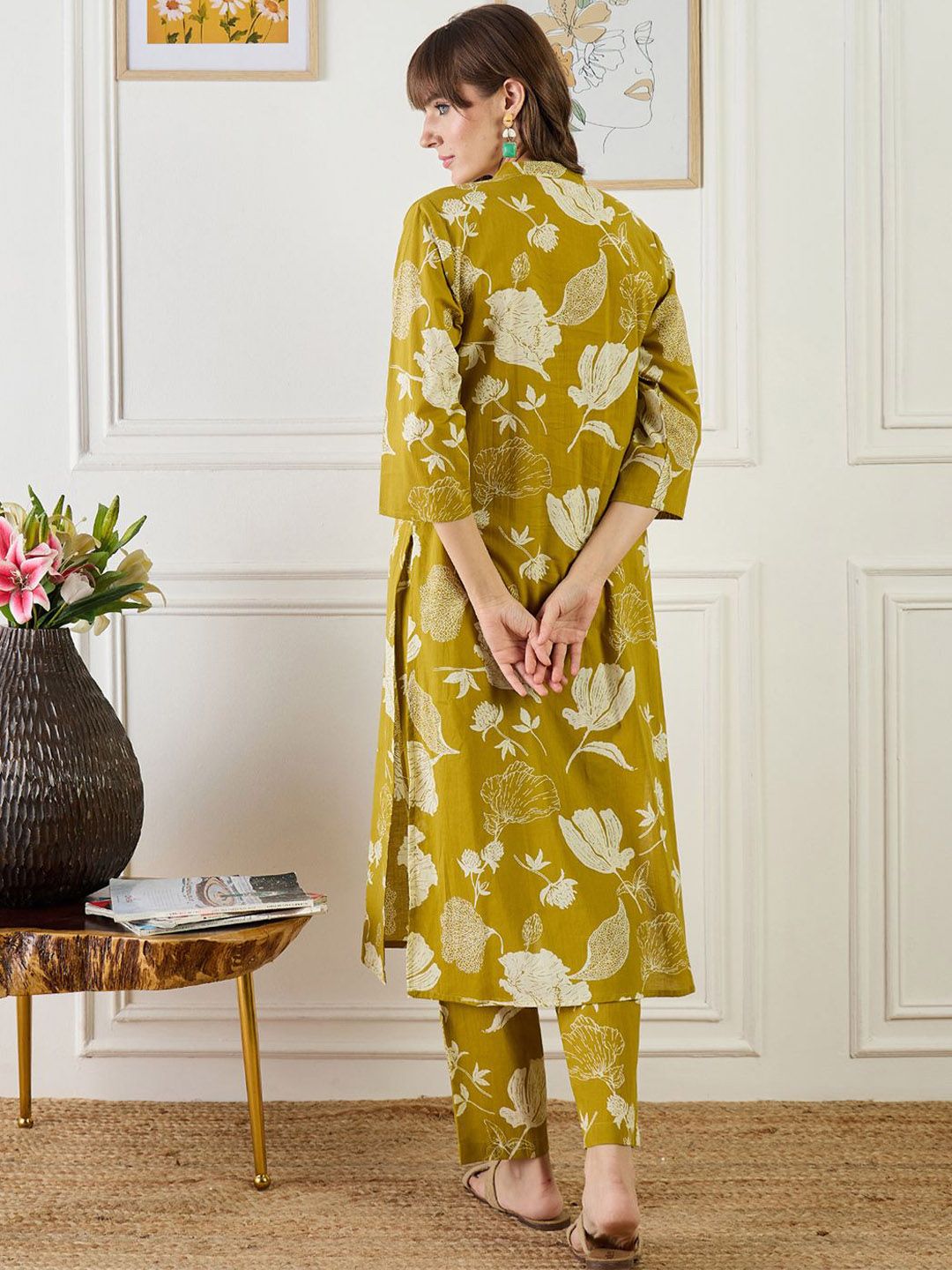 Women Floral Printed Cotton Kurta with Trousers