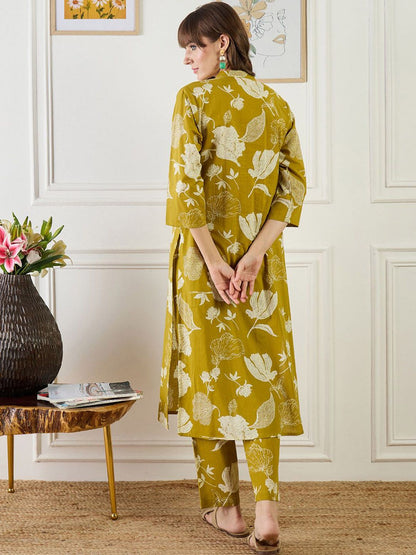 Women Floral Printed Cotton Kurta with Trousers