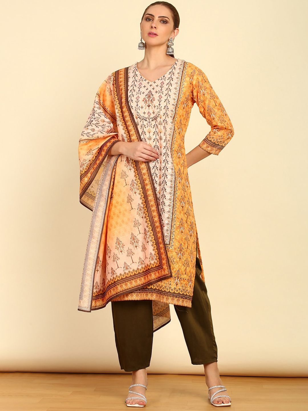 Dhiyona SO Women's Women Floral Printed Sequinned V-Neck Straight Kurta With Trousers & Dupatta