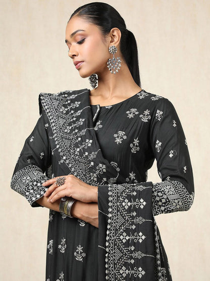 Dhiyona SO Women's Floral Embroidered Thread Work Pure Cotton A-Line Kurta With Trousers And Dupatta