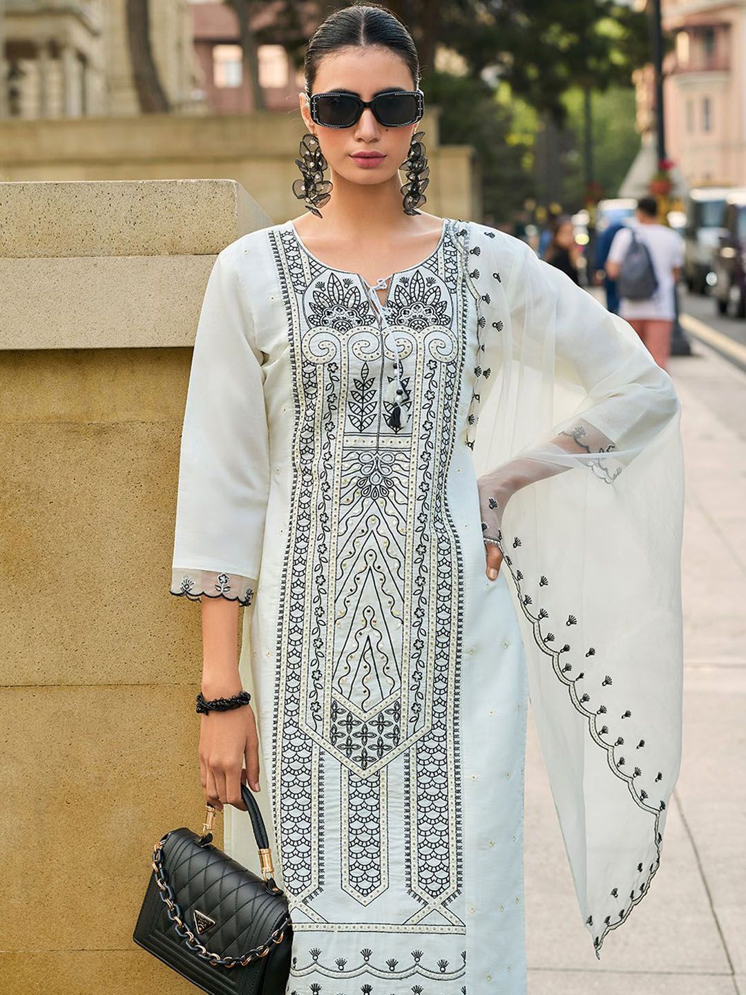 Women Floral Embroidered Kurta with Trousers & Dupatta