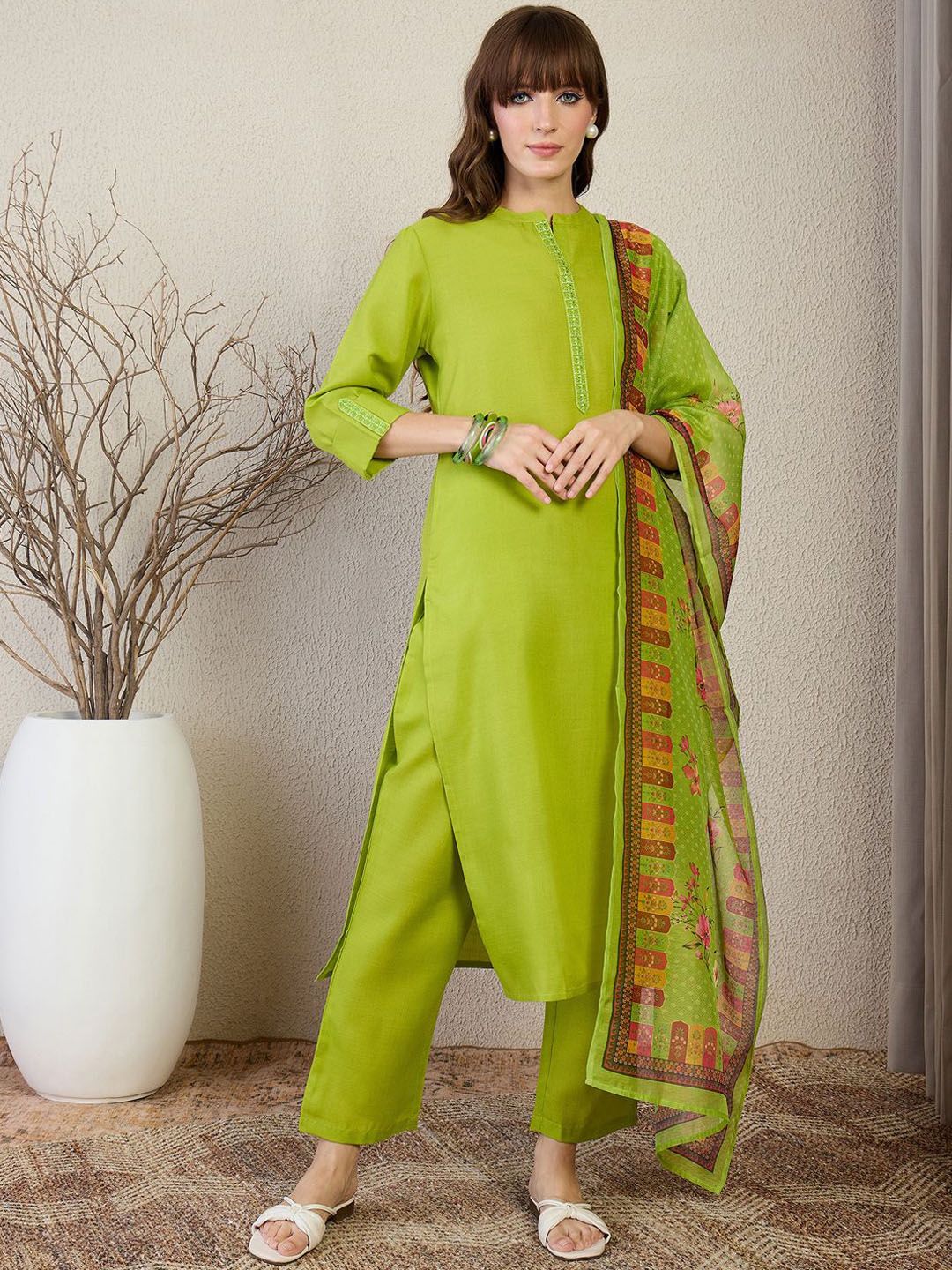 Dhiyona IE Women Ethnic Motifs Embroidered Regular Kurta, Trousers With Dupatta