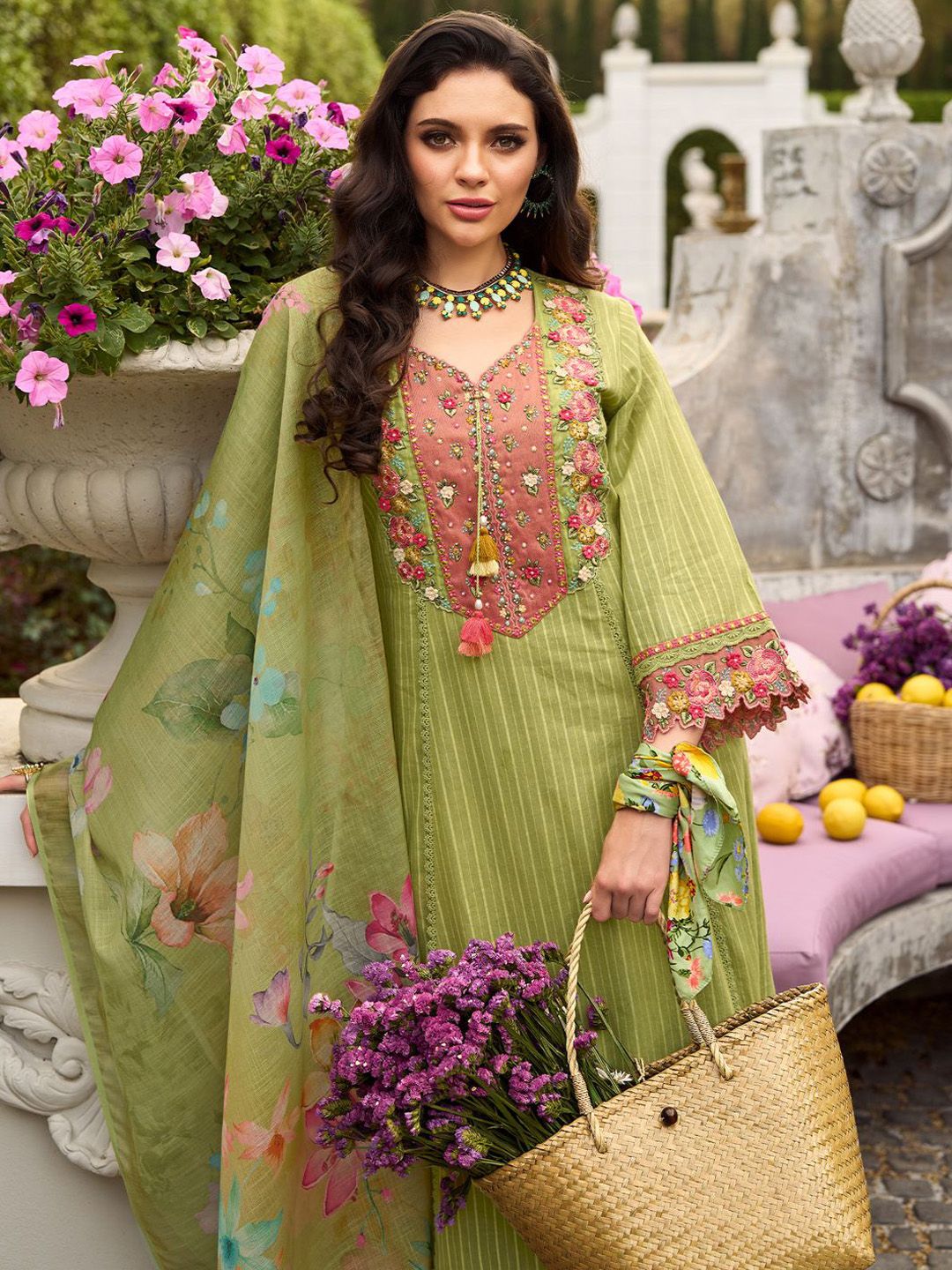 Women Floral Embroidered Regular Thread Work Cotton Kurta with Trousers & Dupatta