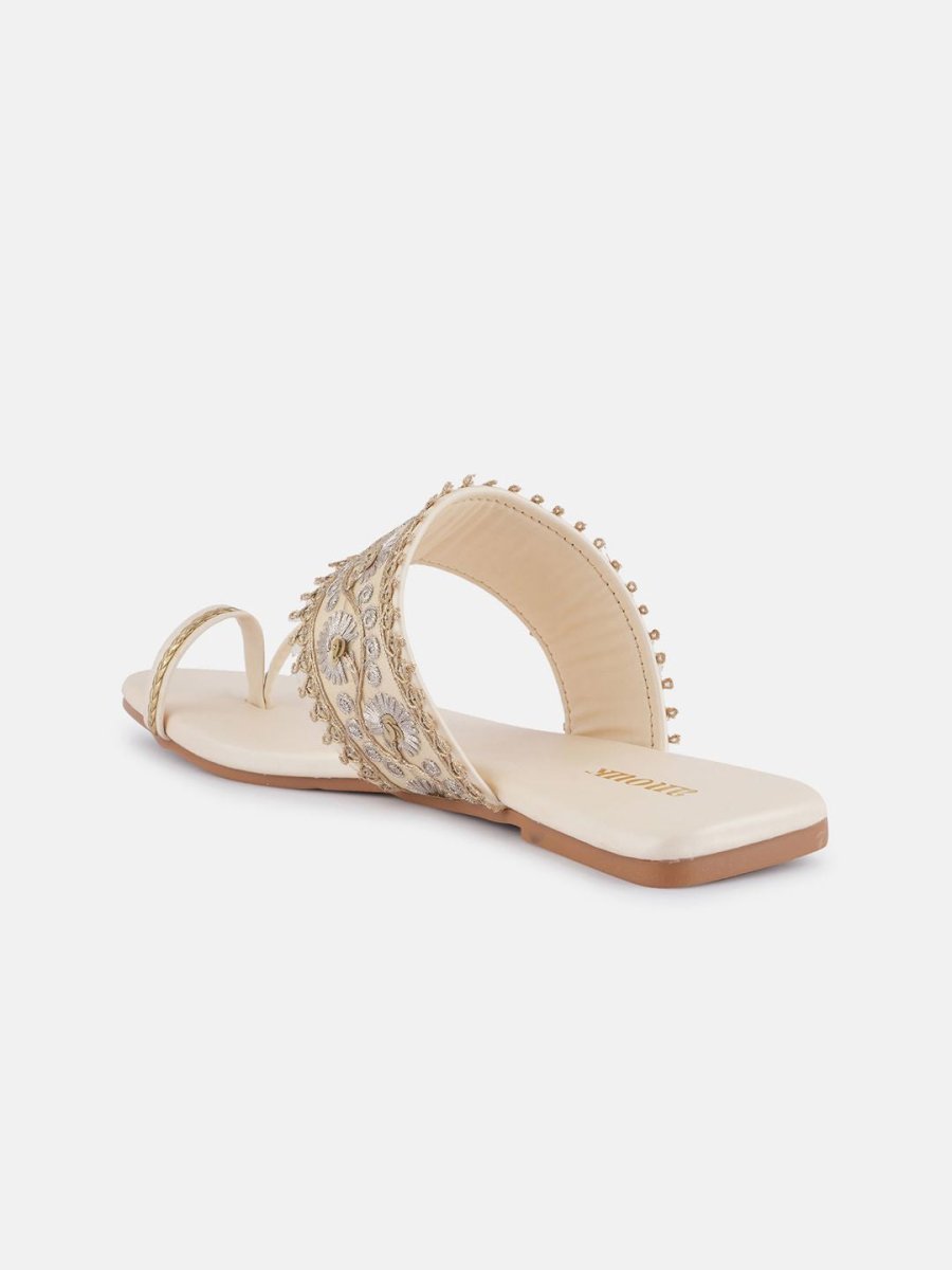 Dhiyona AK Dhiyona AK White Embellished One Toe Ethnic Flats