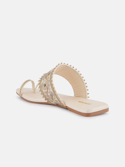 Dhiyona AK Dhiyona AK White Embellished One Toe Ethnic Flats