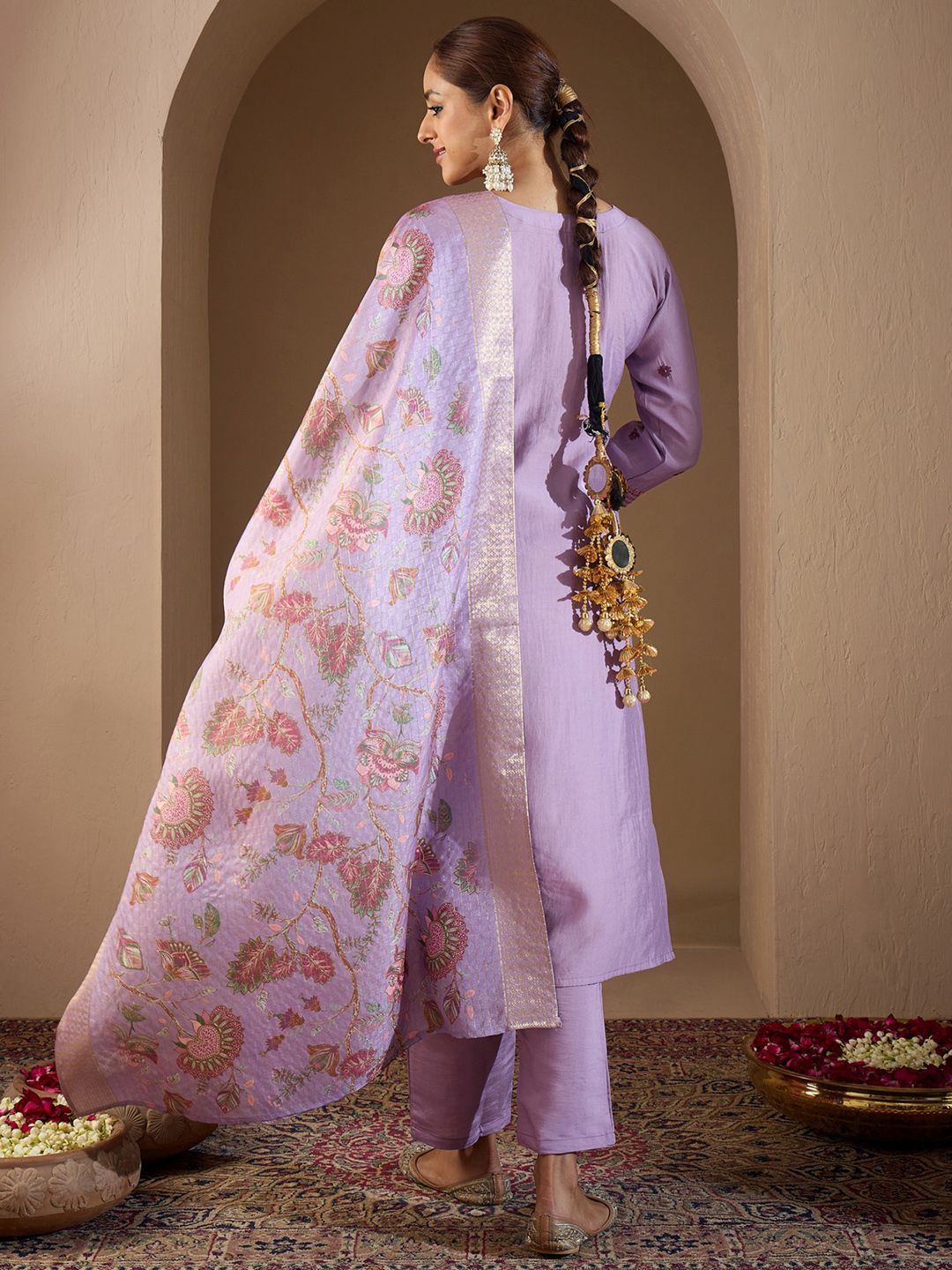 Women Floral Embroidered Regular Thread Work Kurta with Trousers & With Dupatta