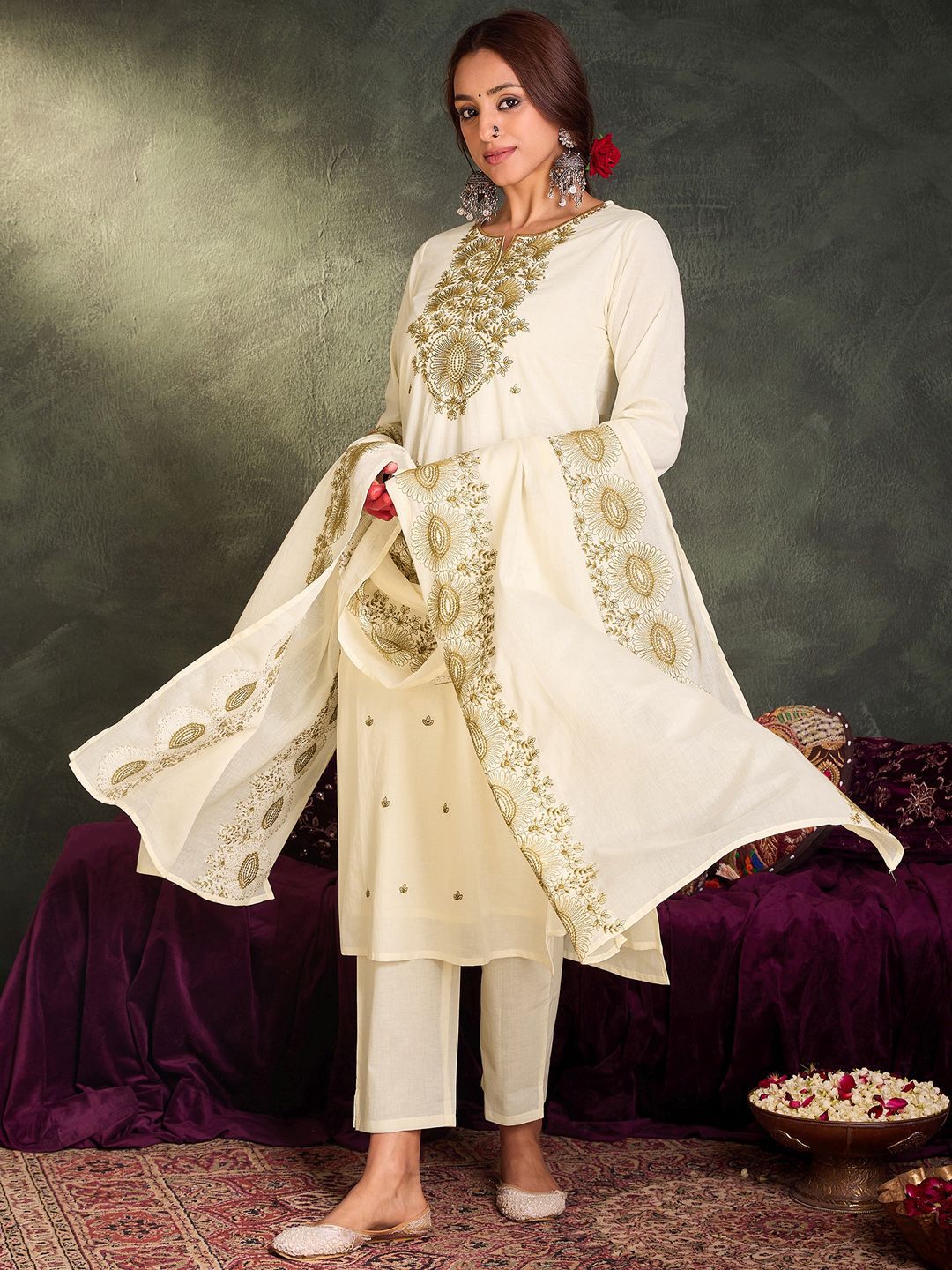 Floral Embroidered Thread Work Pure Cotton Kurta With Trousers & Dupatta