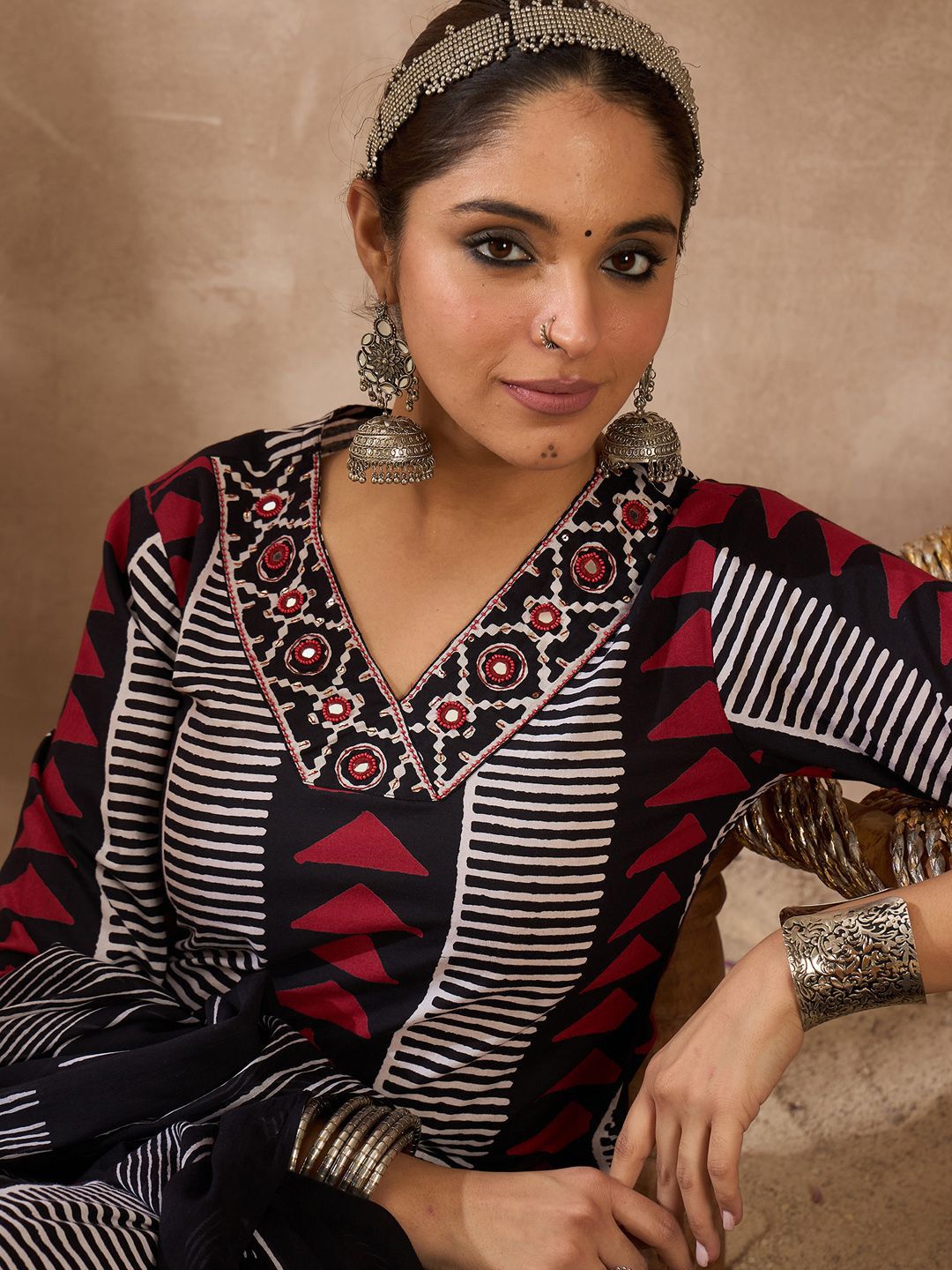 Dhiyona IE Women Printed Regular Thread Work Pure Cotton Kurta with Trousers & With Dupatta