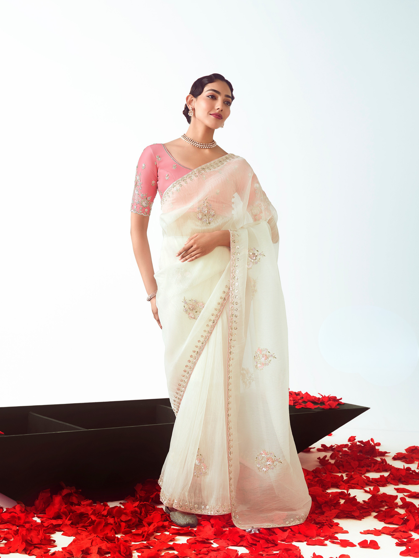 Dhiyona KM Women White Silk Saree