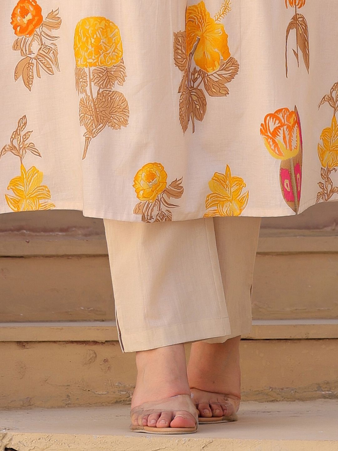 Floral Printed V-Neck Pure Cotton Straight Kurta With Trousers